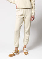 swatch_Custard perfect white tee johnny sweatpants