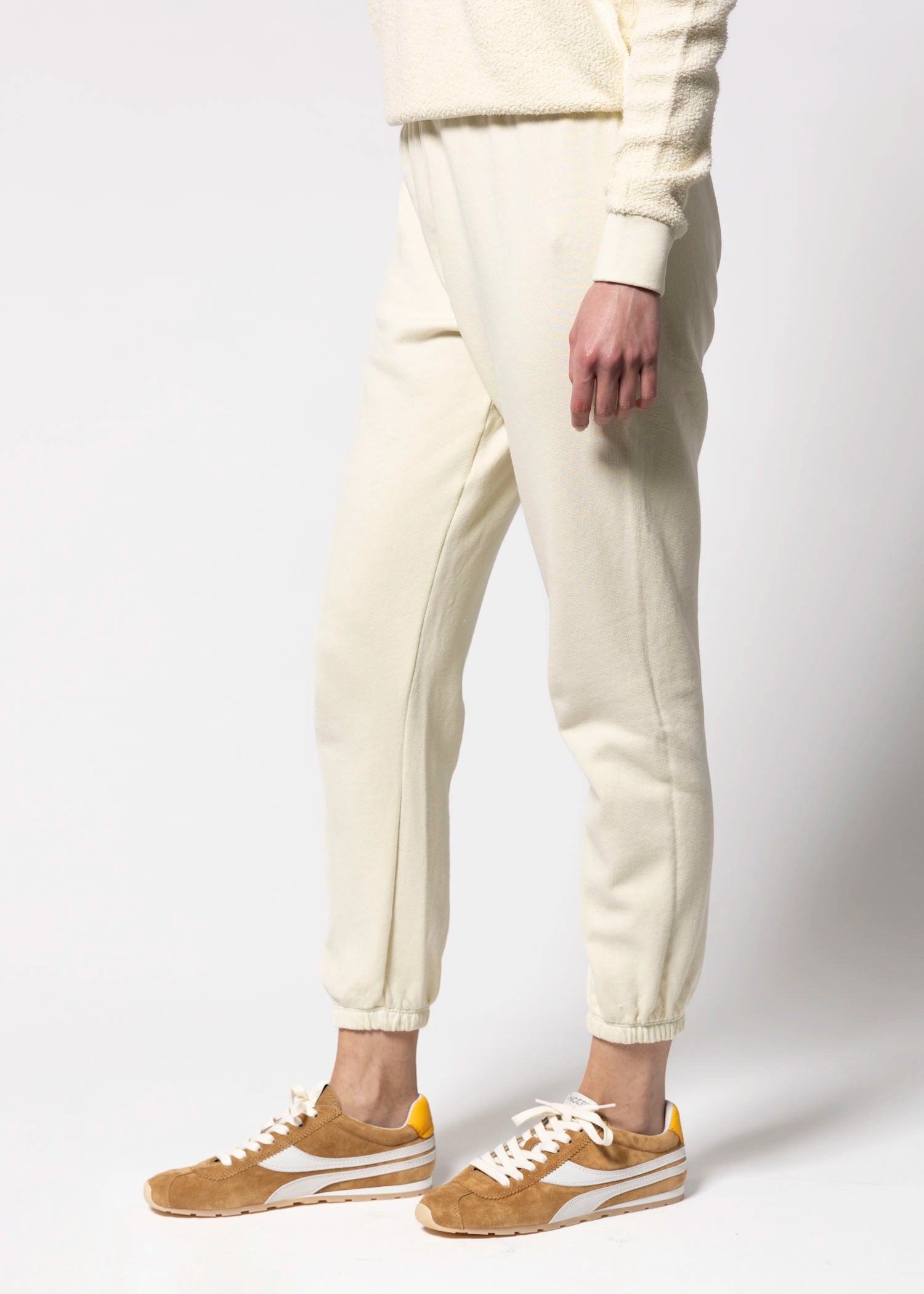 swatch_Custard perfect white tee johnny sweatpants