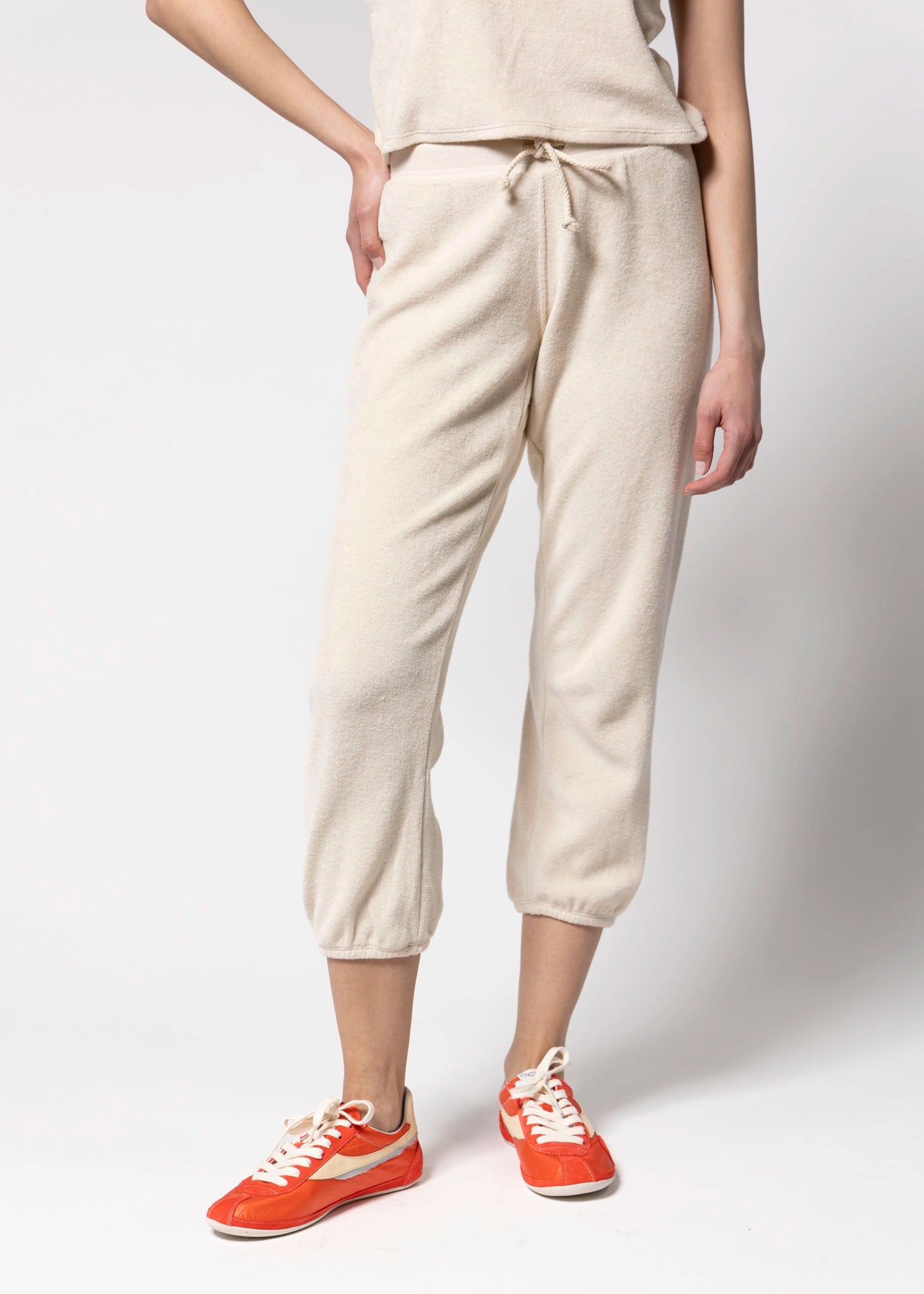 swatch_Sugar perfect white tee gogo sweatpant