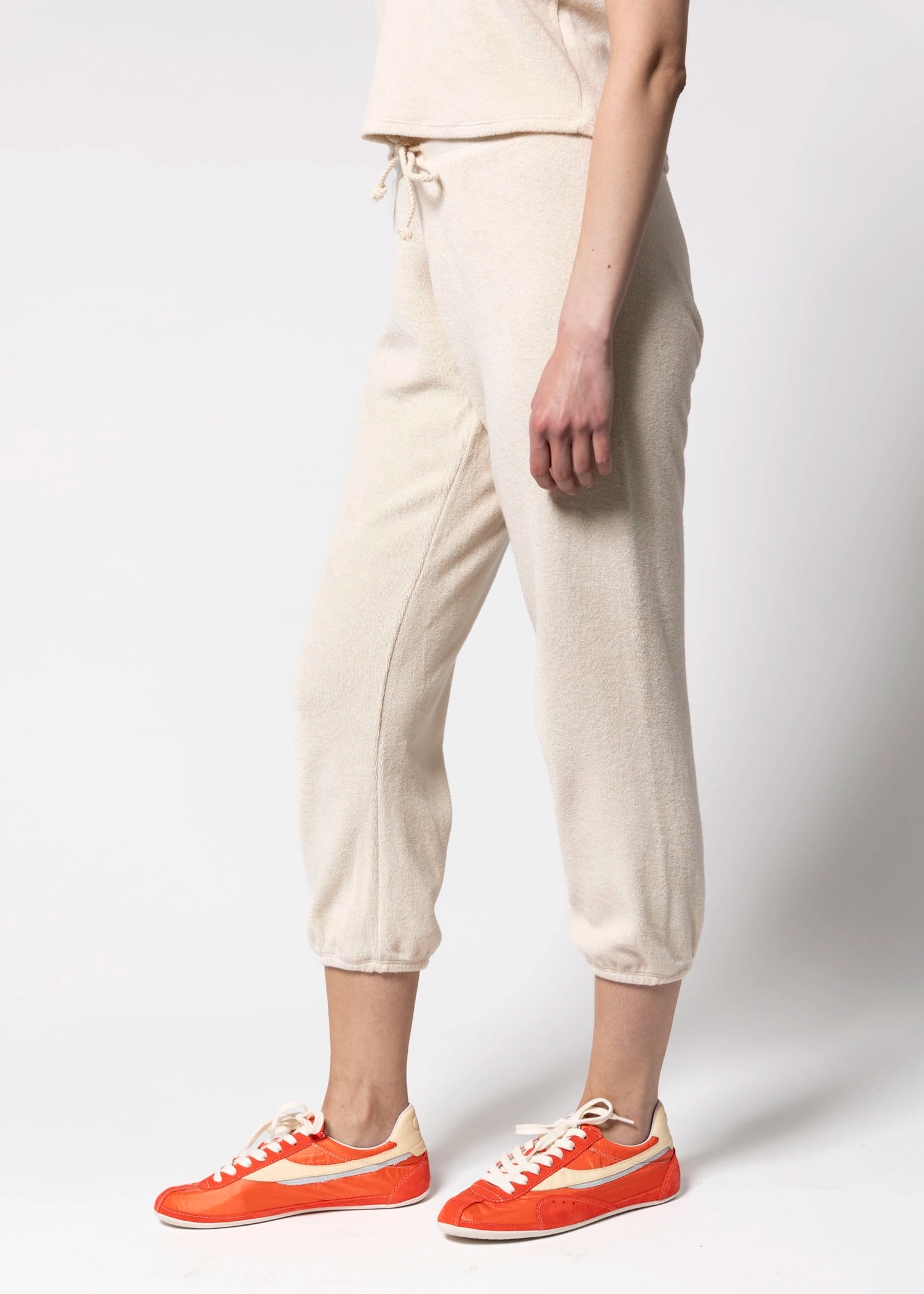 swatch_Sugar perfect white tee gogo sweatpant