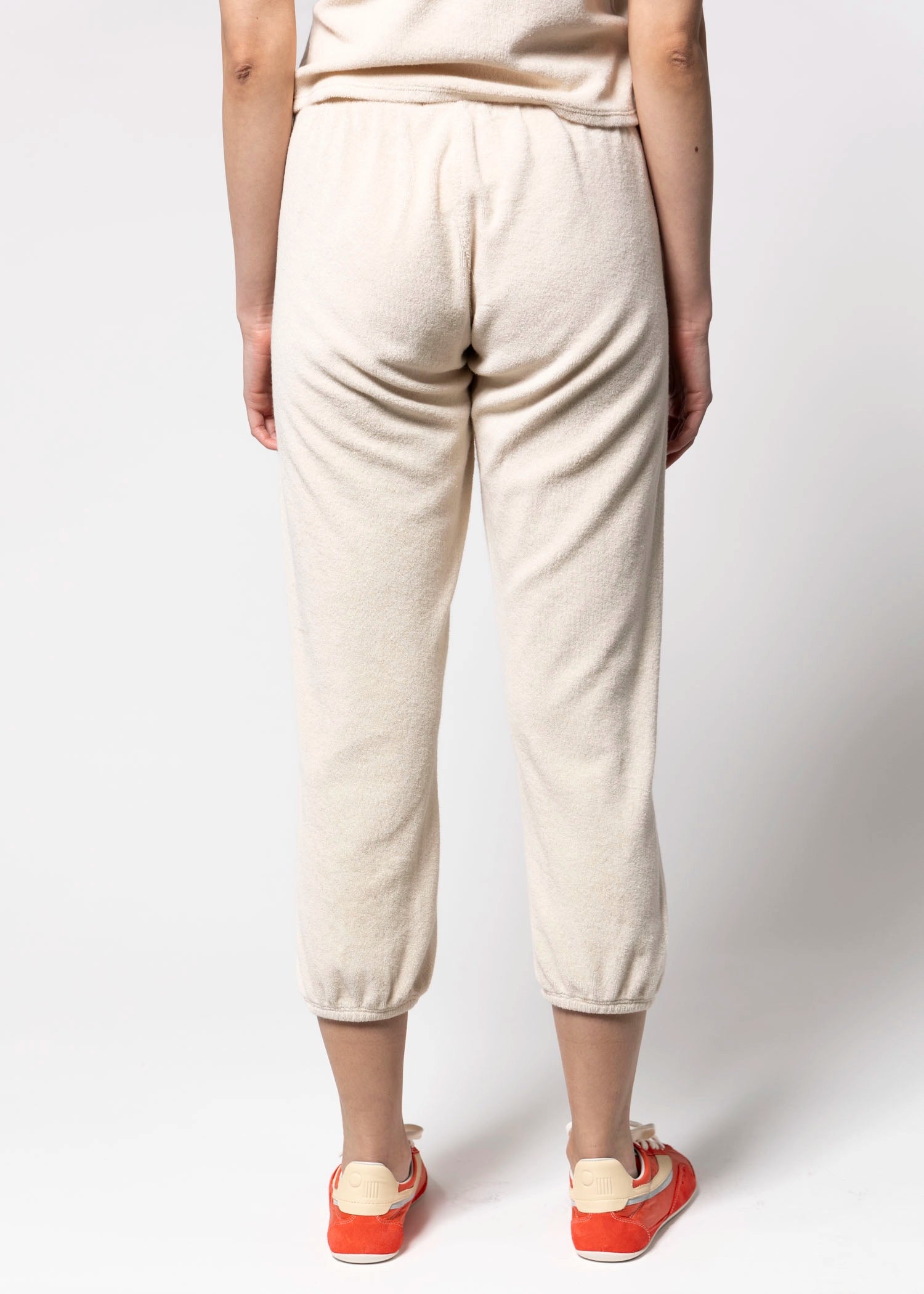 swatch_Sugar perfect white tee gogo sweatpant