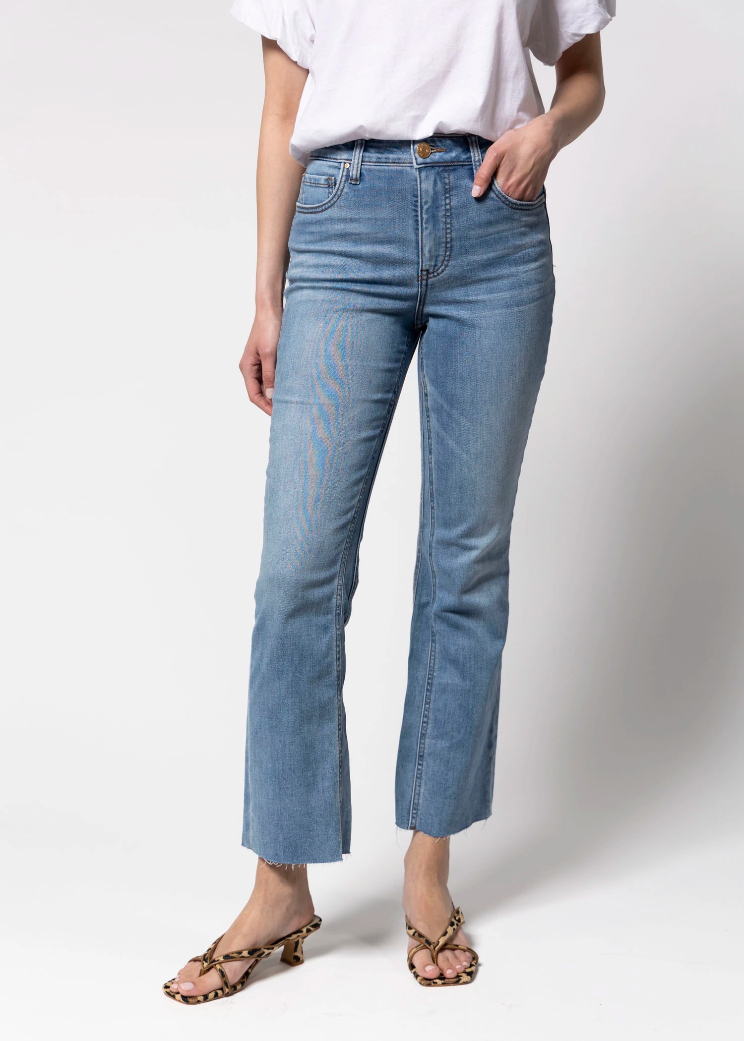 swatch_Medium Wash kut from the kloth kelsey jean