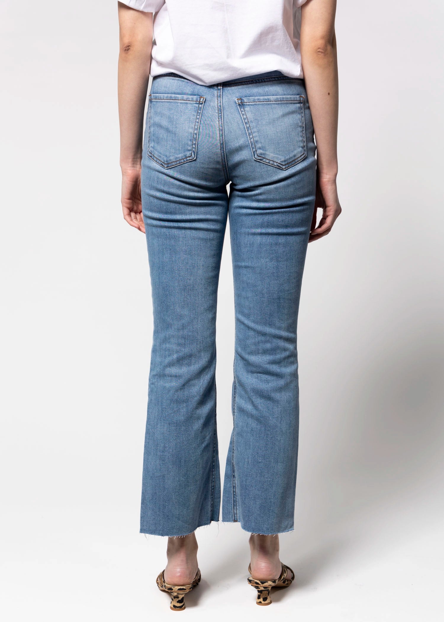 swatch_Medium Wash kut from the kloth kelsey jean