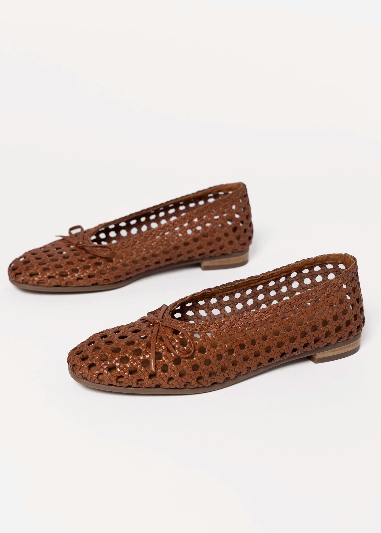 swatch_Tan Leather seychelles flagstaff woven flat