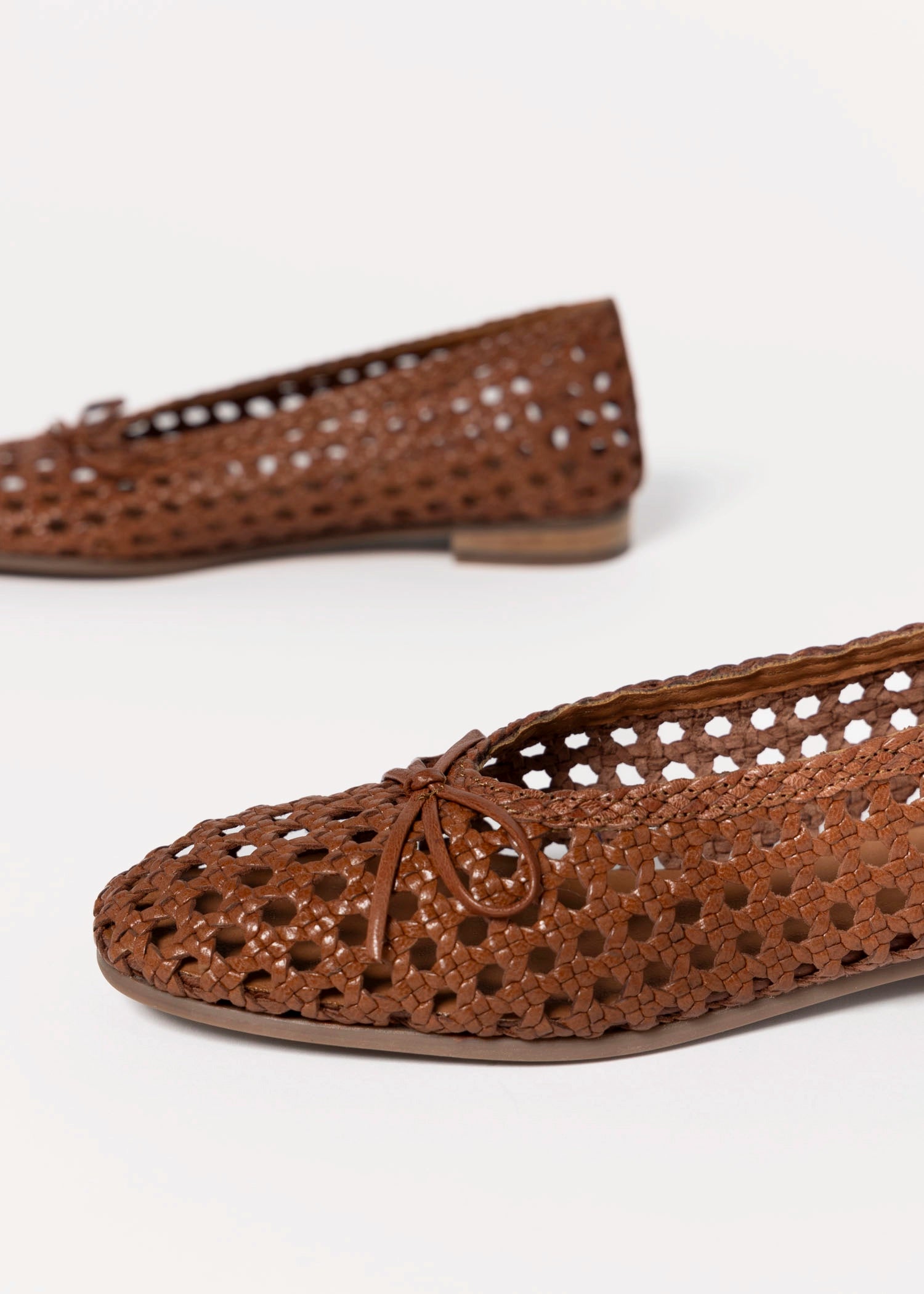 swatch_Tan Leather seychelles flagstaff woven flat