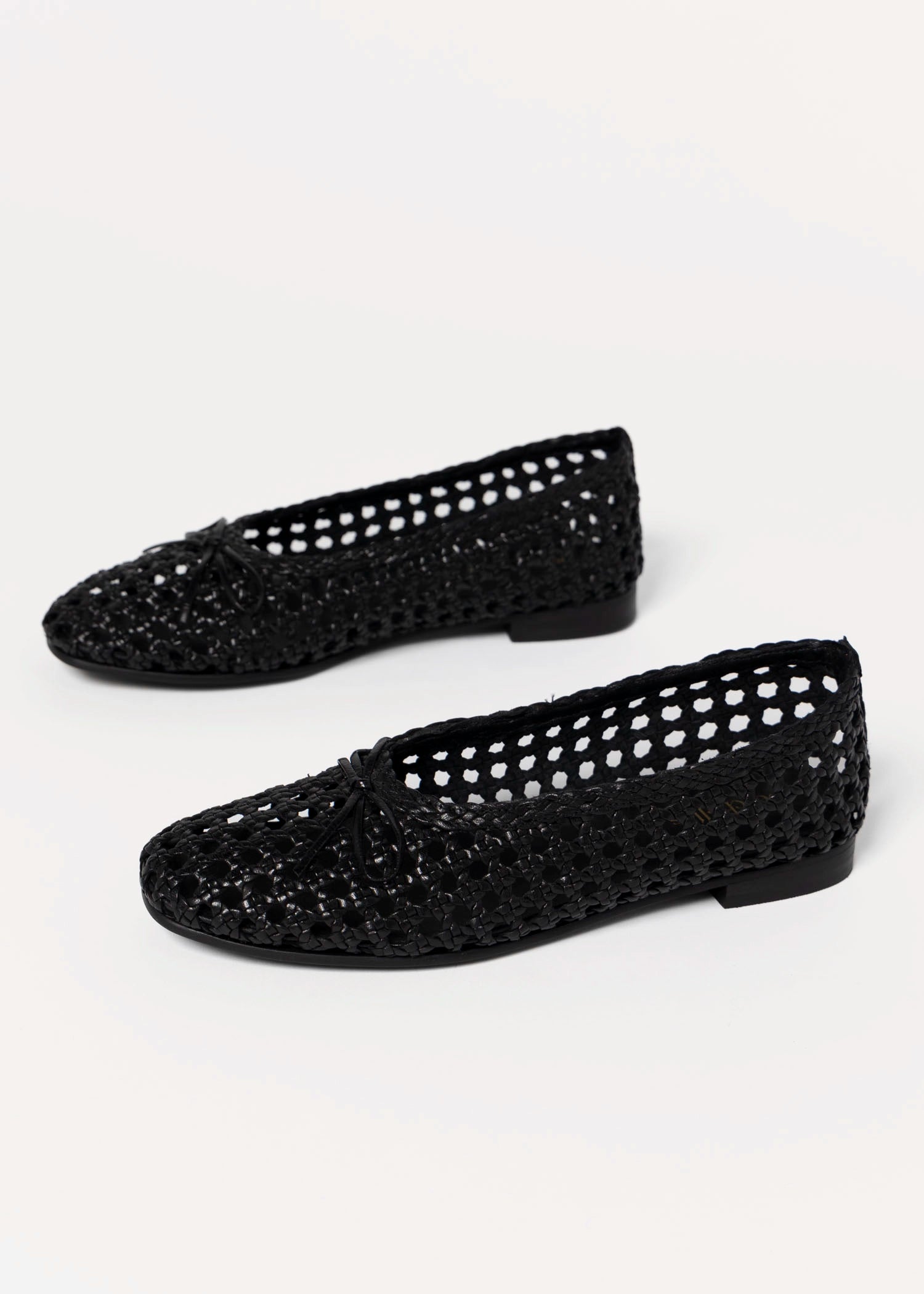 swatch_Black Leather seychelles flagstaff woven flat