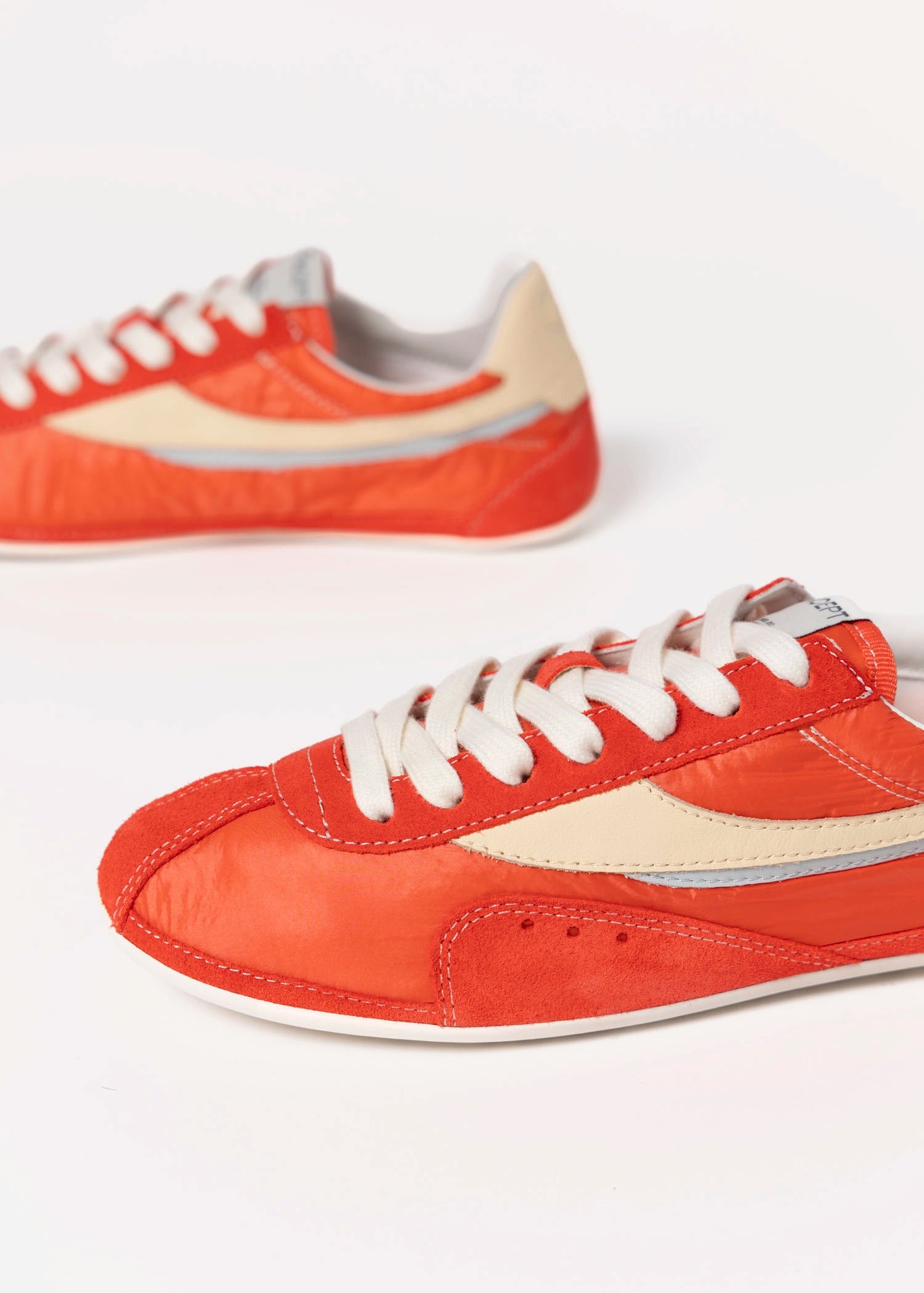 swatch_Grenadine oncept temple sneaker