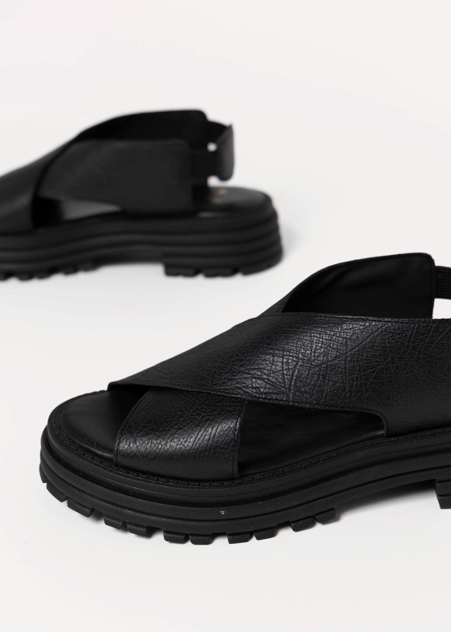 swatch_Black Leather kmb dafne sandal