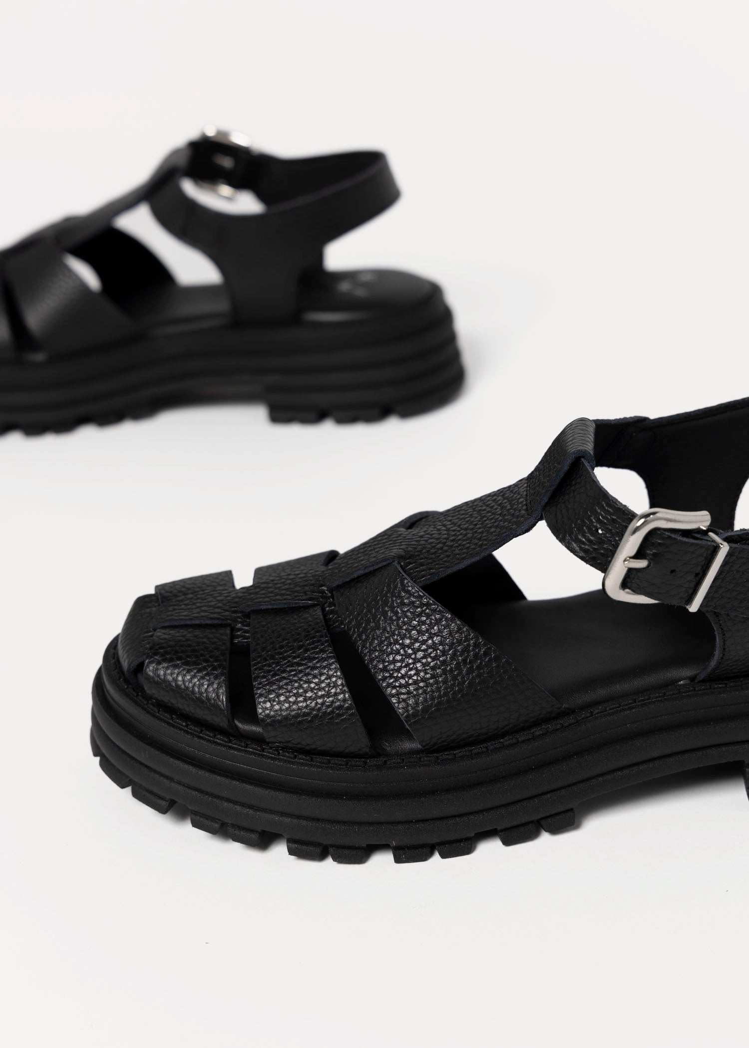 swatch_Black Leather kmb cala fisherman sandal