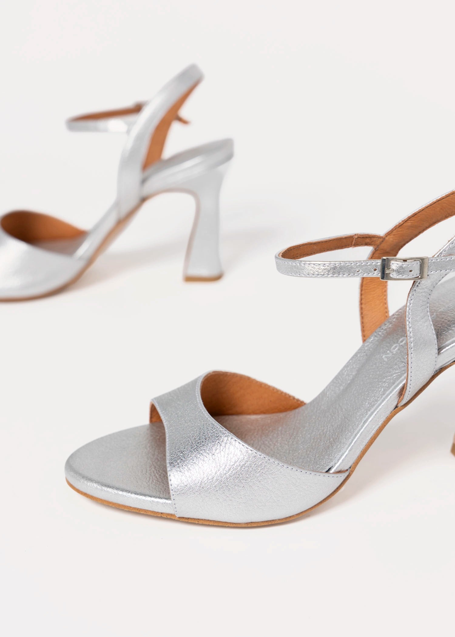 swatch_Silver Leather angel alarcon dorat heeled sandal