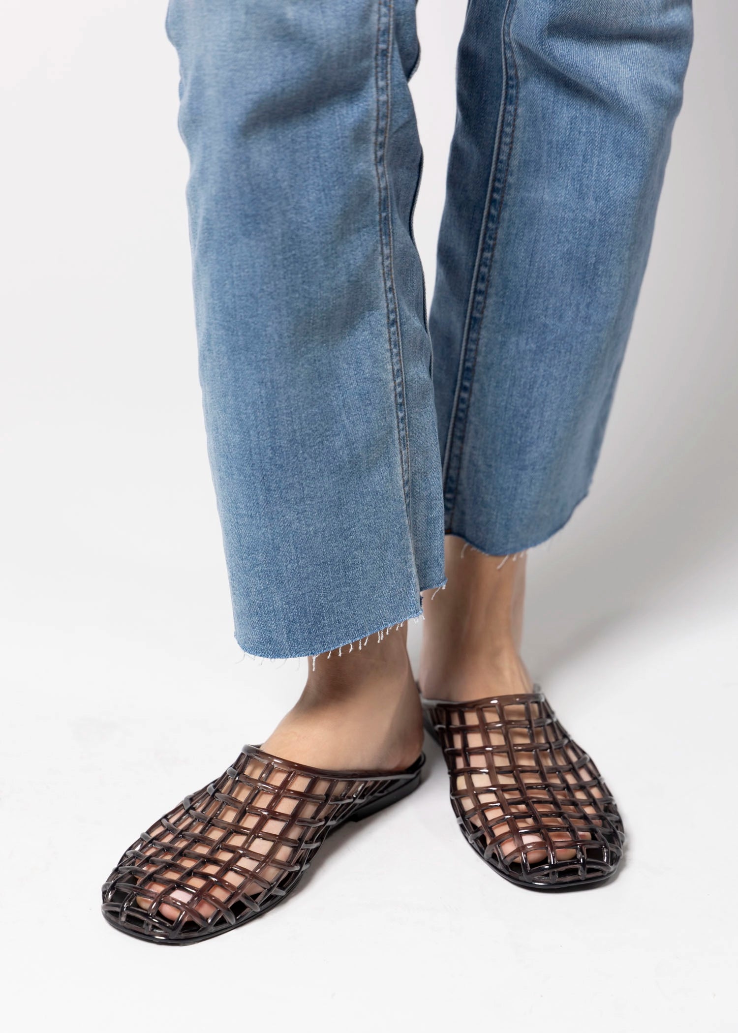 swatch_Black solar jelly slide