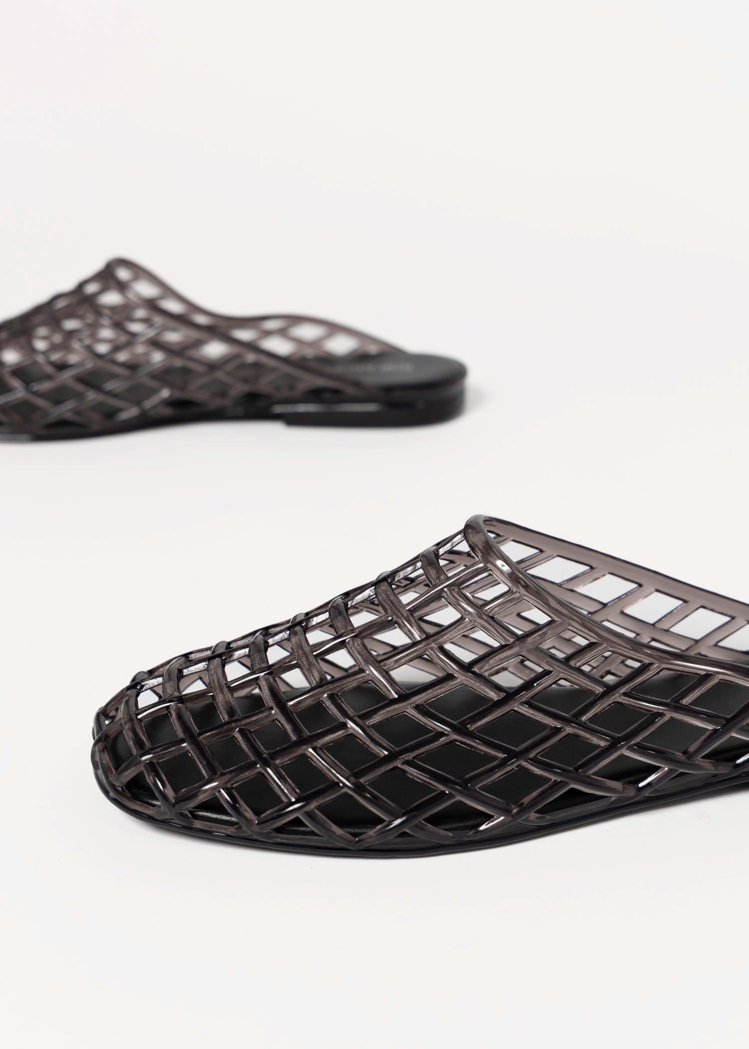 swatch_Black solar jelly slide