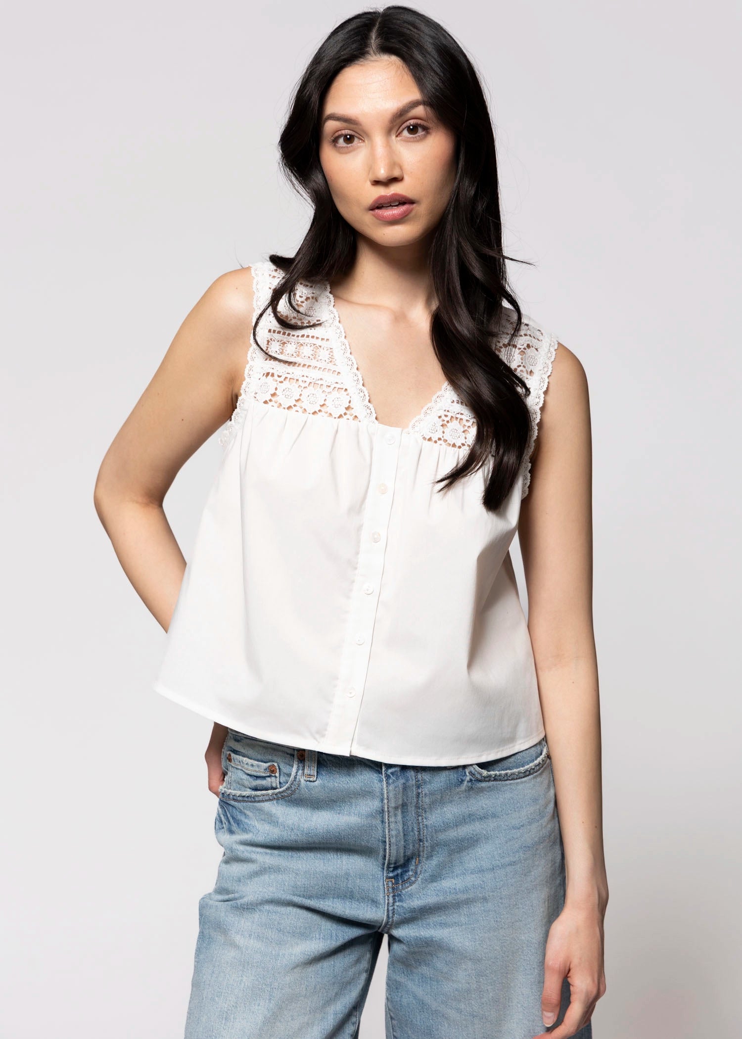 swatch_White sadie and sage lowtide blouse