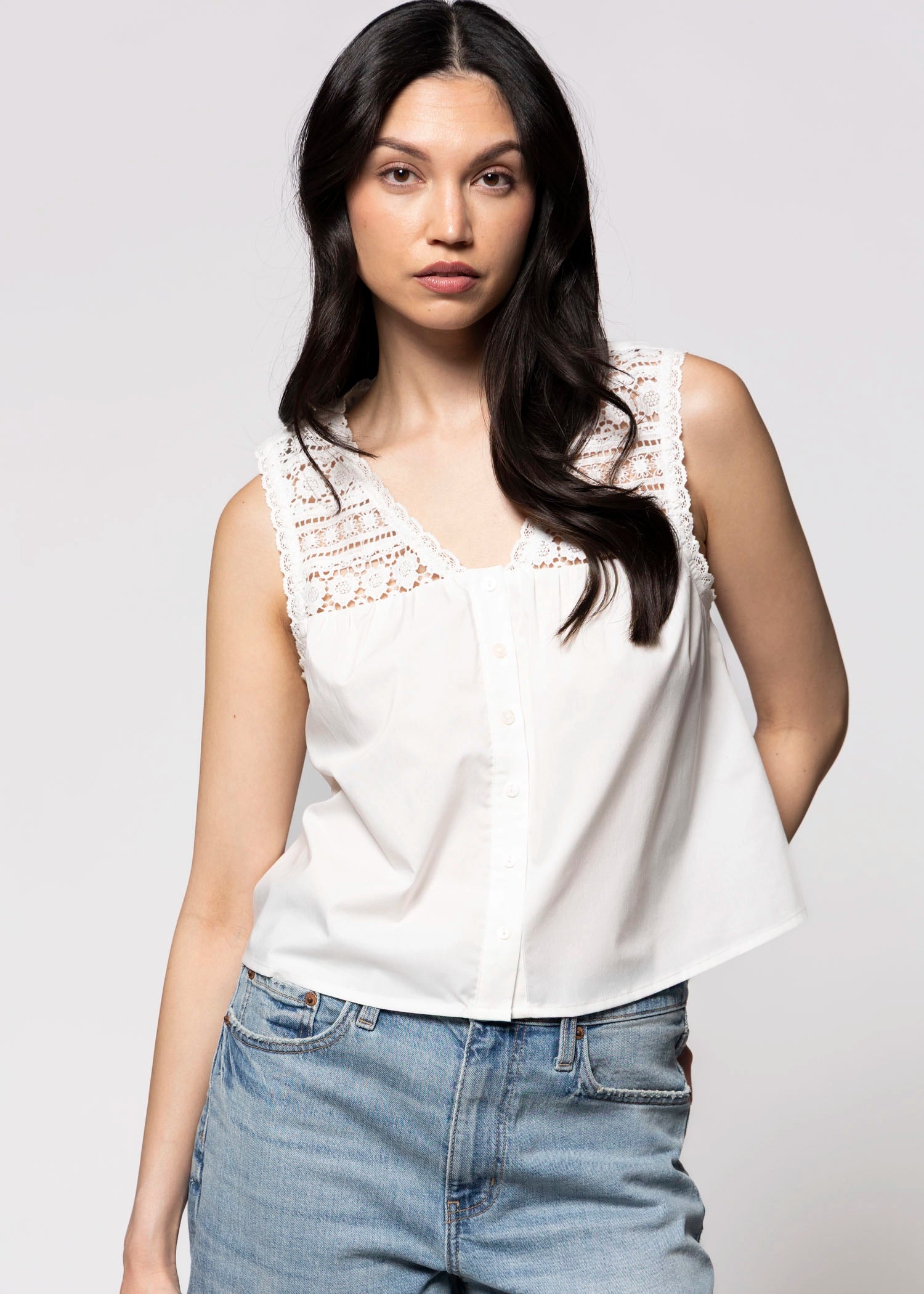 swatch_White sadie and sage lowtide blouse