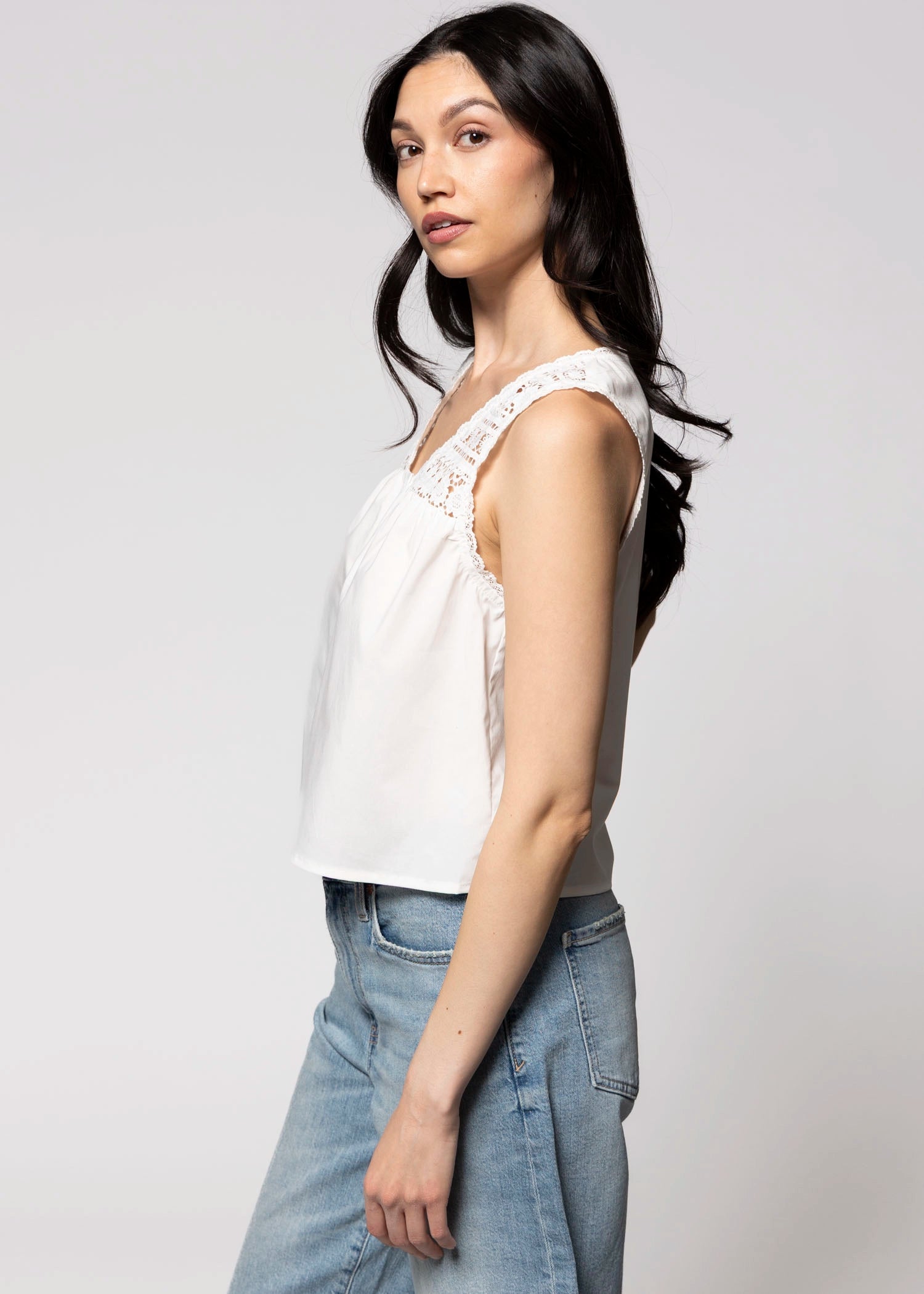 swatch_White sadie and sage lowtide blouse