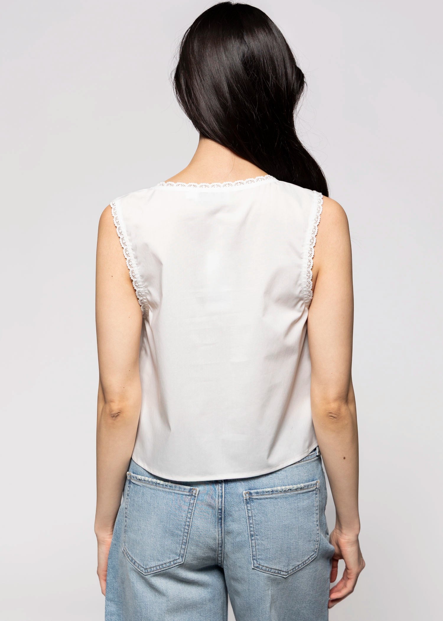 swatch_White sadie and sage lowtide blouse