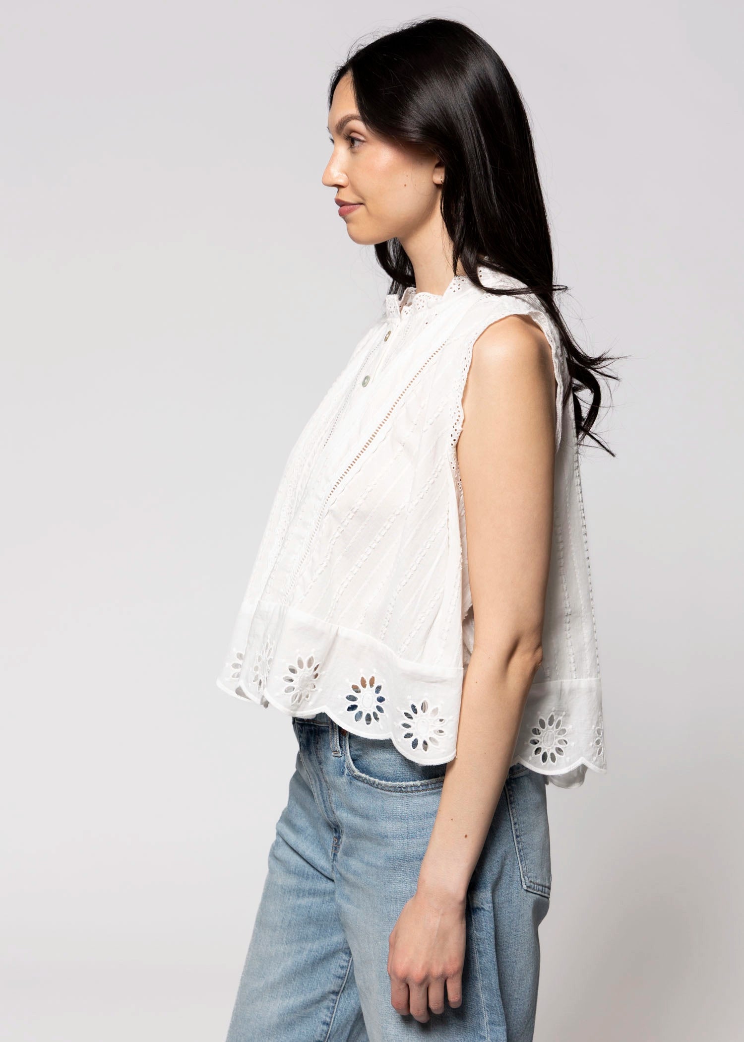 swatch_Off White sleeveless eyelet blouse
