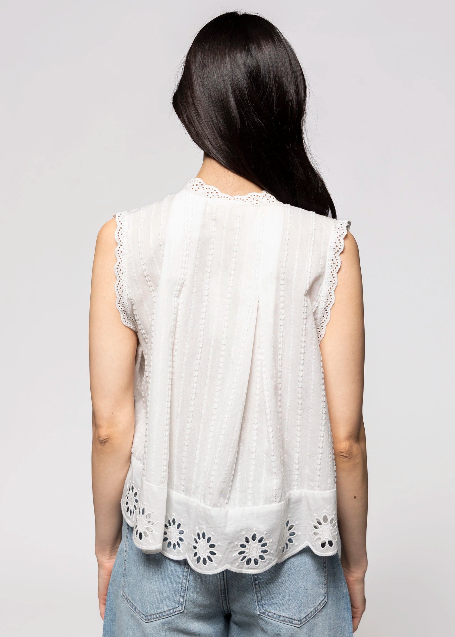 swatch_Off White sleeveless eyelet blouse
