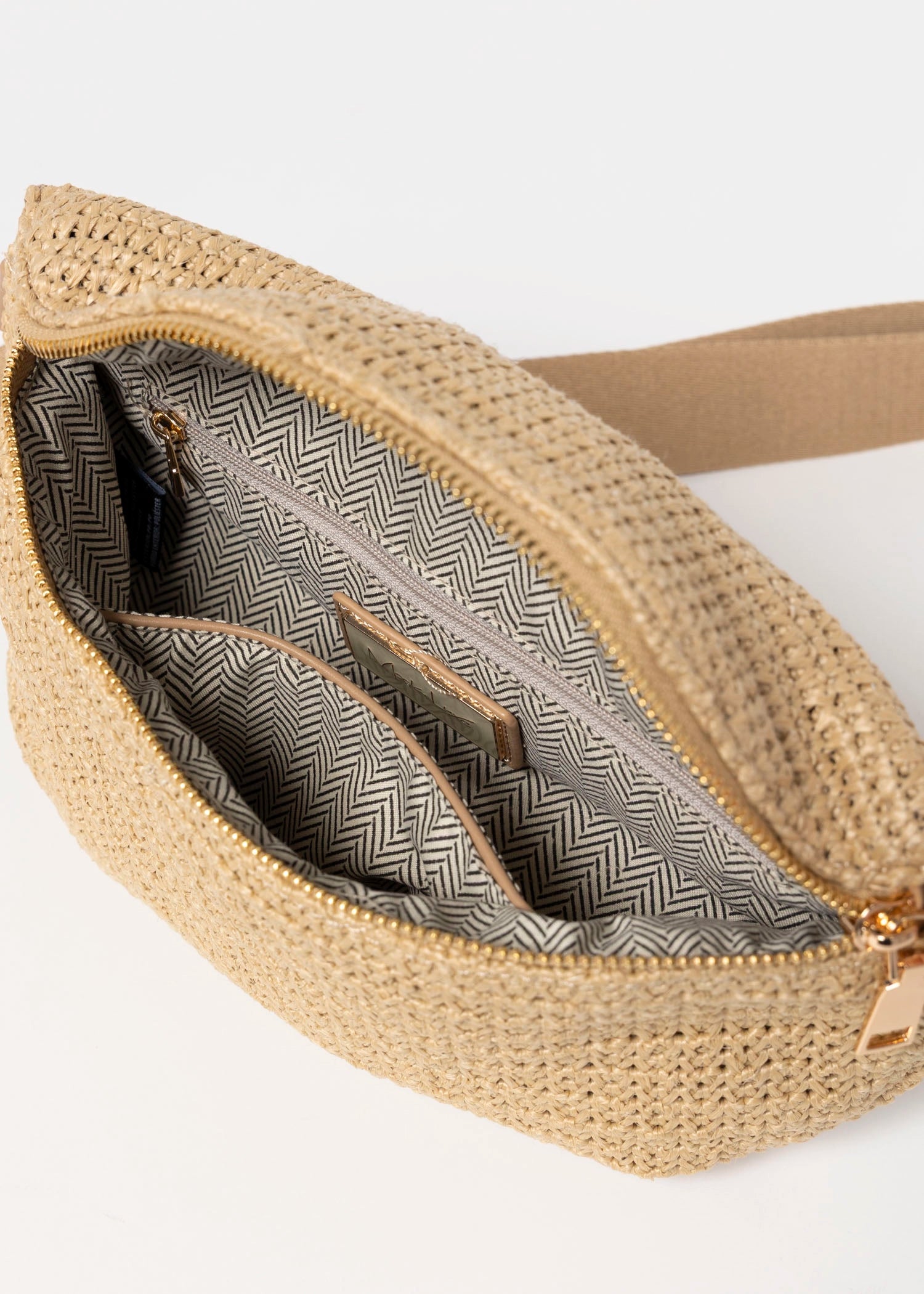 swatch_Natural raffia belt bag