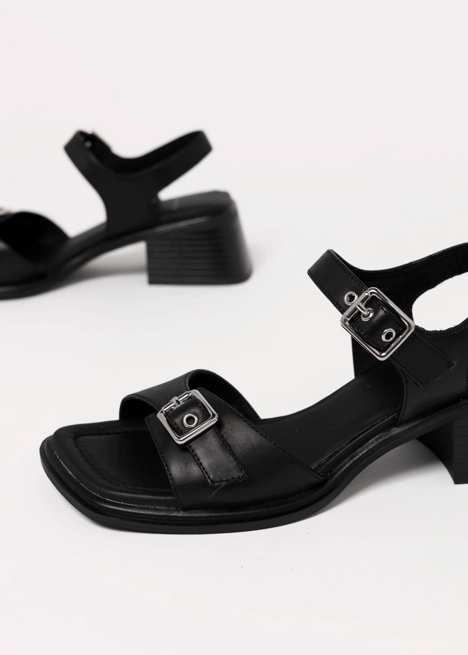 swatch_Black vagabond ines heeled sandals