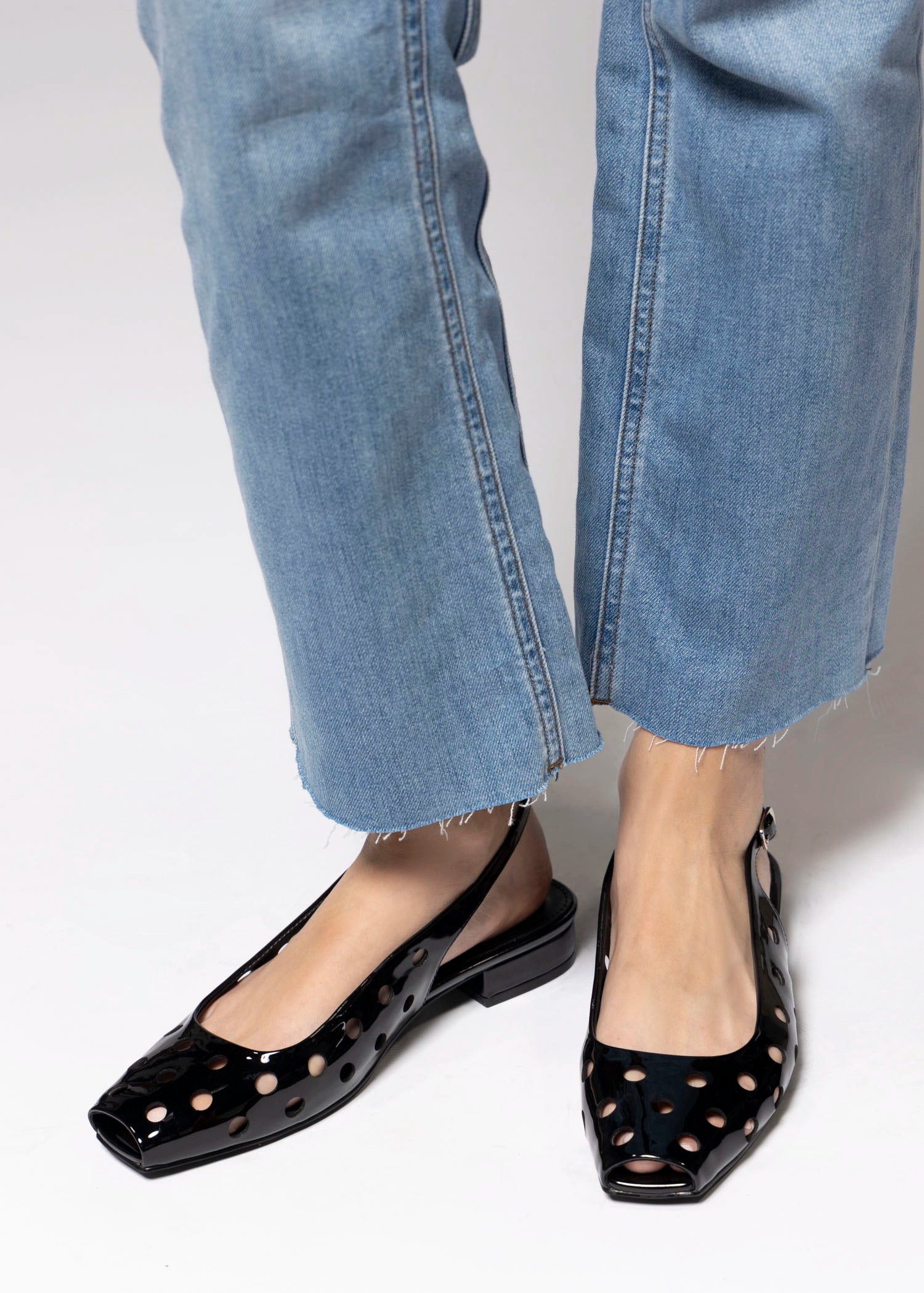 swatch_Black Patent BiBi Lou hind jelly slingback