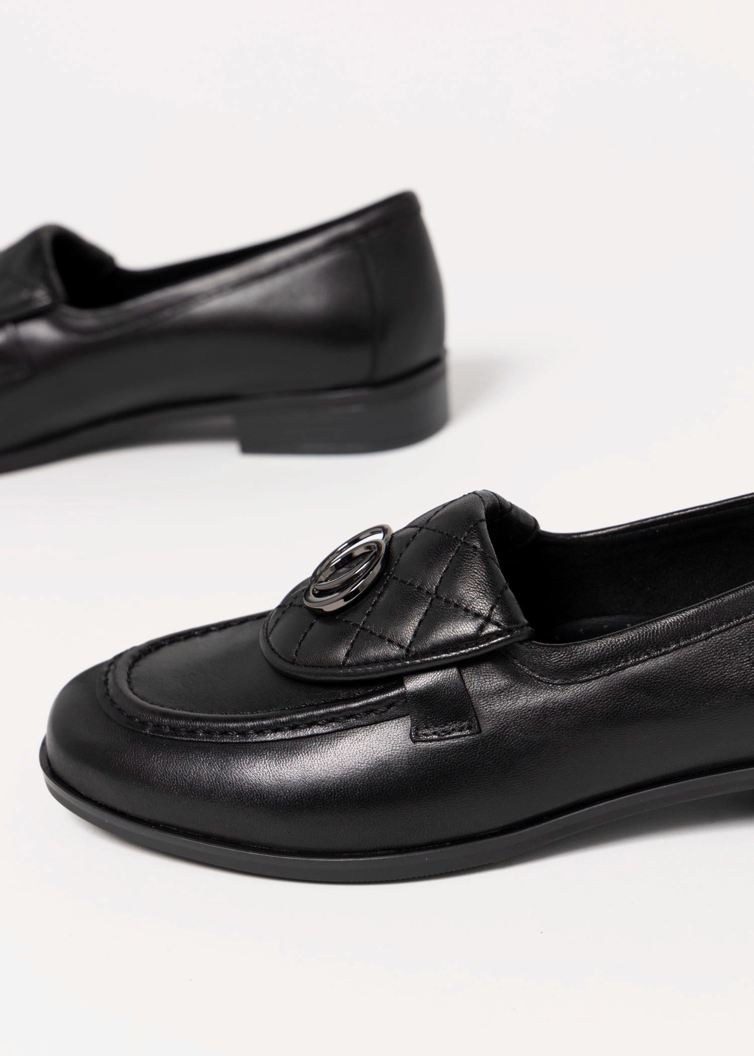 swatch_Black Leather vaneli kodiak loafer