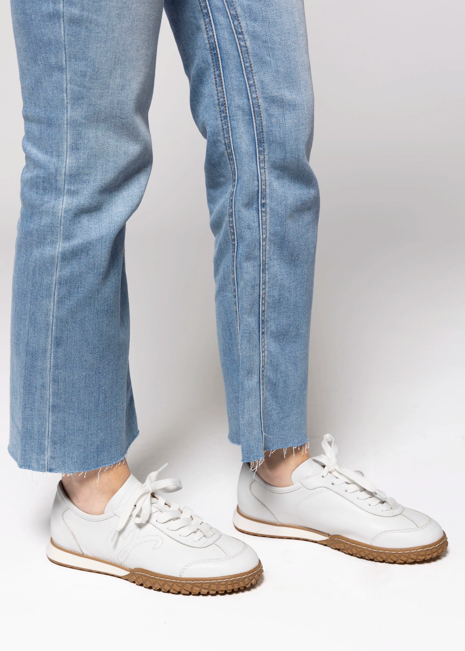 swatch_White Leather vaneli peak sneaker