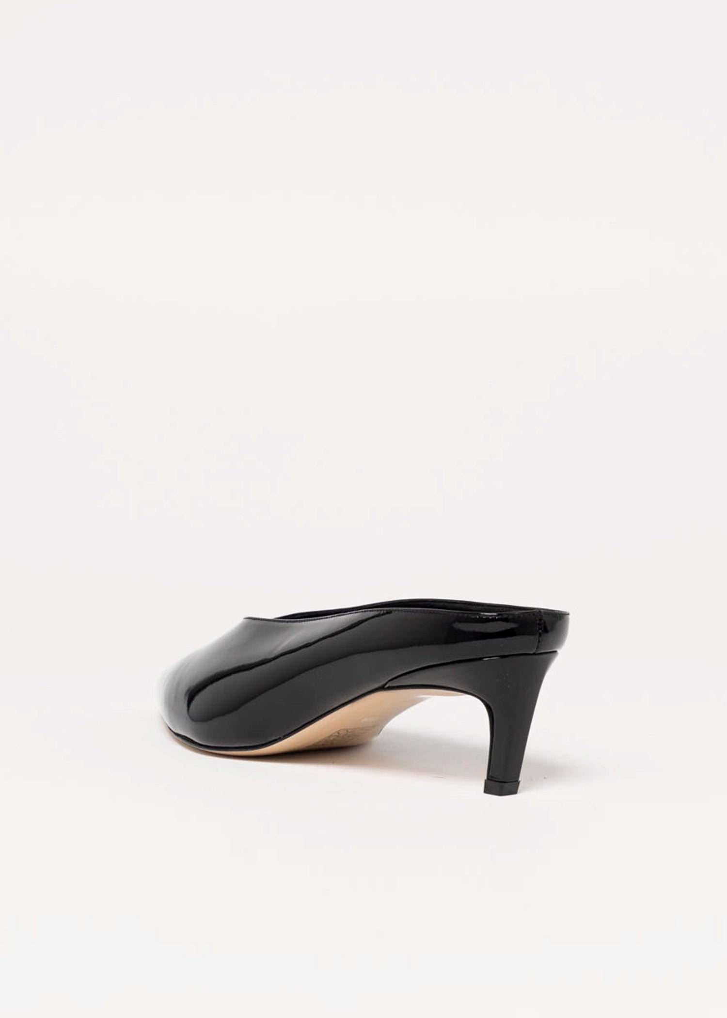 swatch_Black Patent pointed toe mule