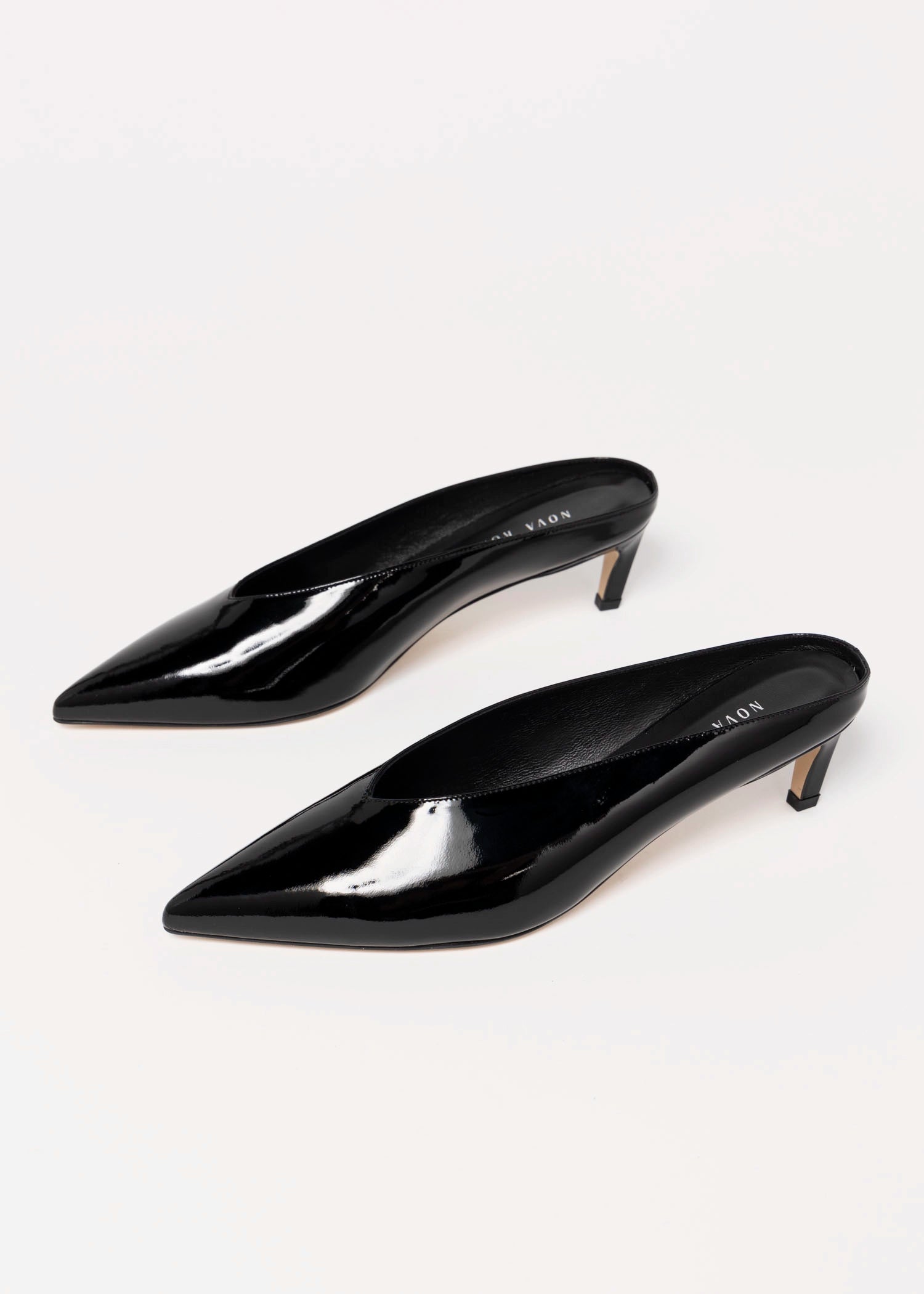 swatch_Black Patent pointed toe mule
