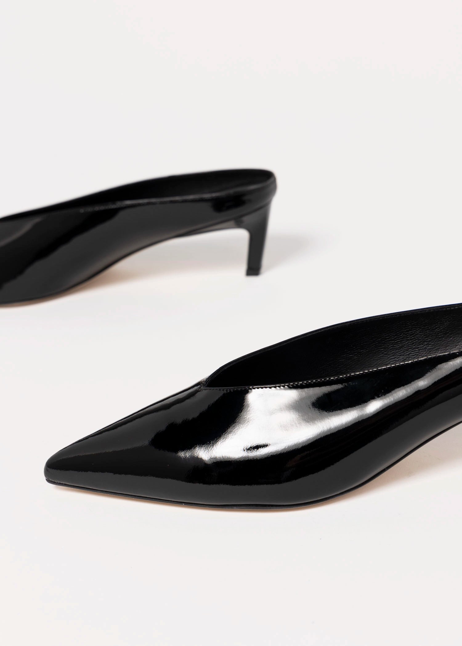 swatch_Black Patent pointed toe mule
