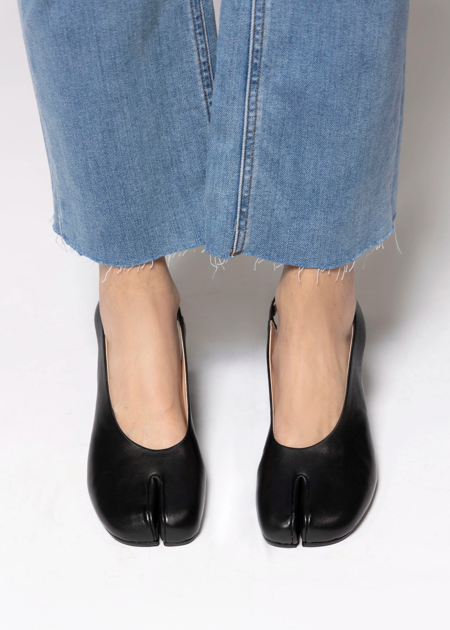 swatch_Black Leather tabi slingback pump