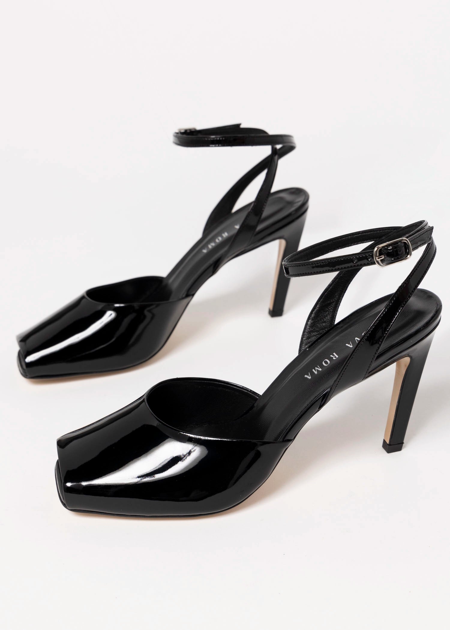 swatch_Black Patent Heeled Peep toe sandal