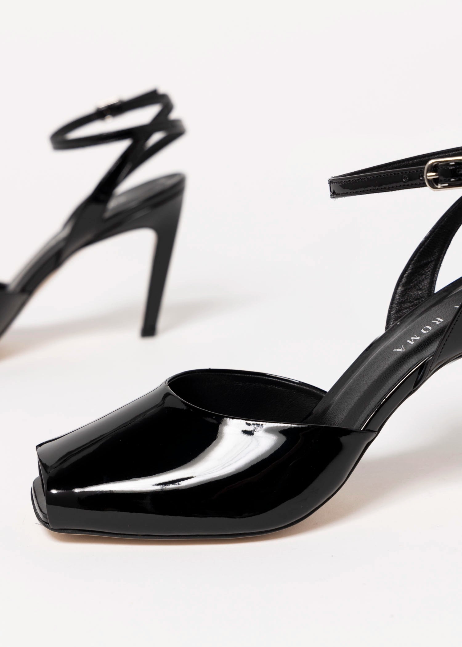 swatch_Black Patent Heeled Peep toe sandal