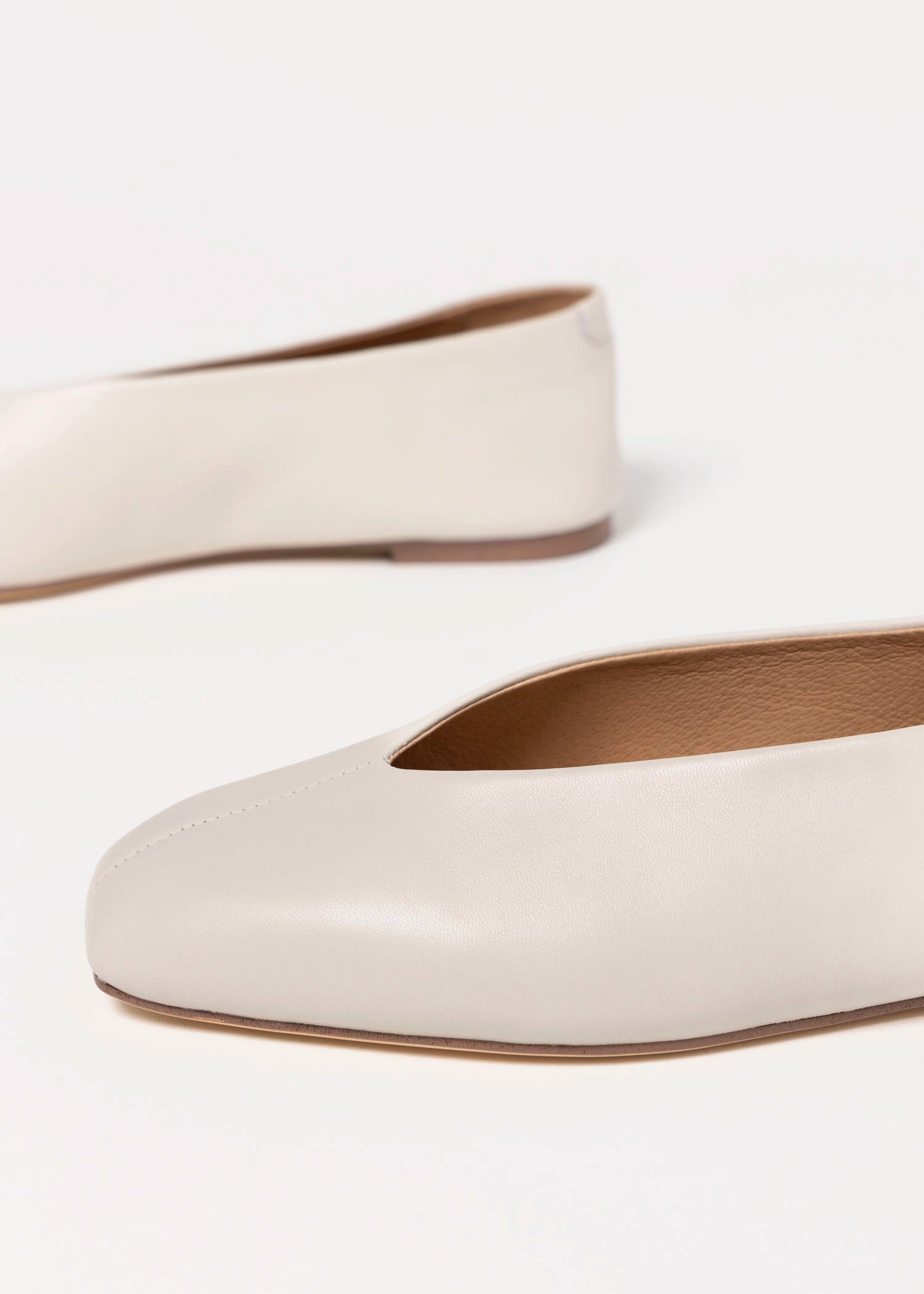 swatch_Dove Leather Tony bianco brash flat