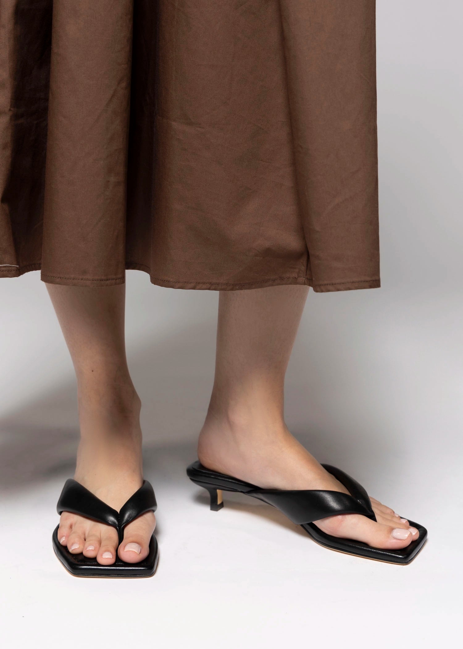 swatch_Black Leather Tony Bianco tropic heeled thong