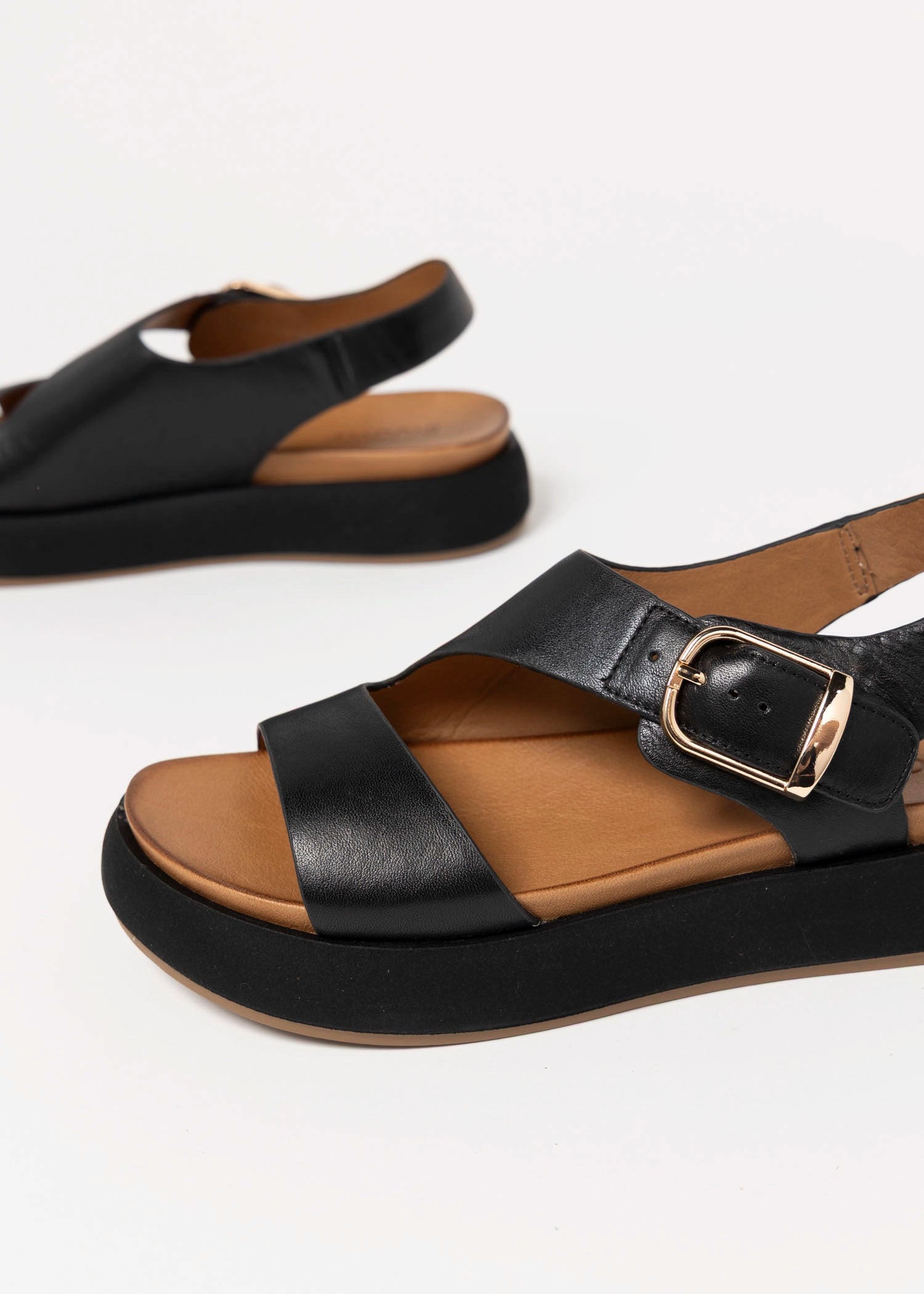 swatch_Black inuovo platform leather sandal
