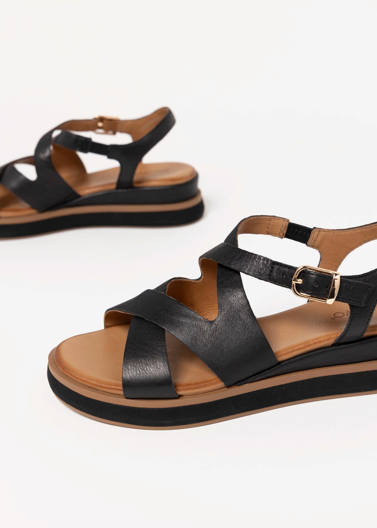 swatch_Black Leather inuovo platform sport sandal