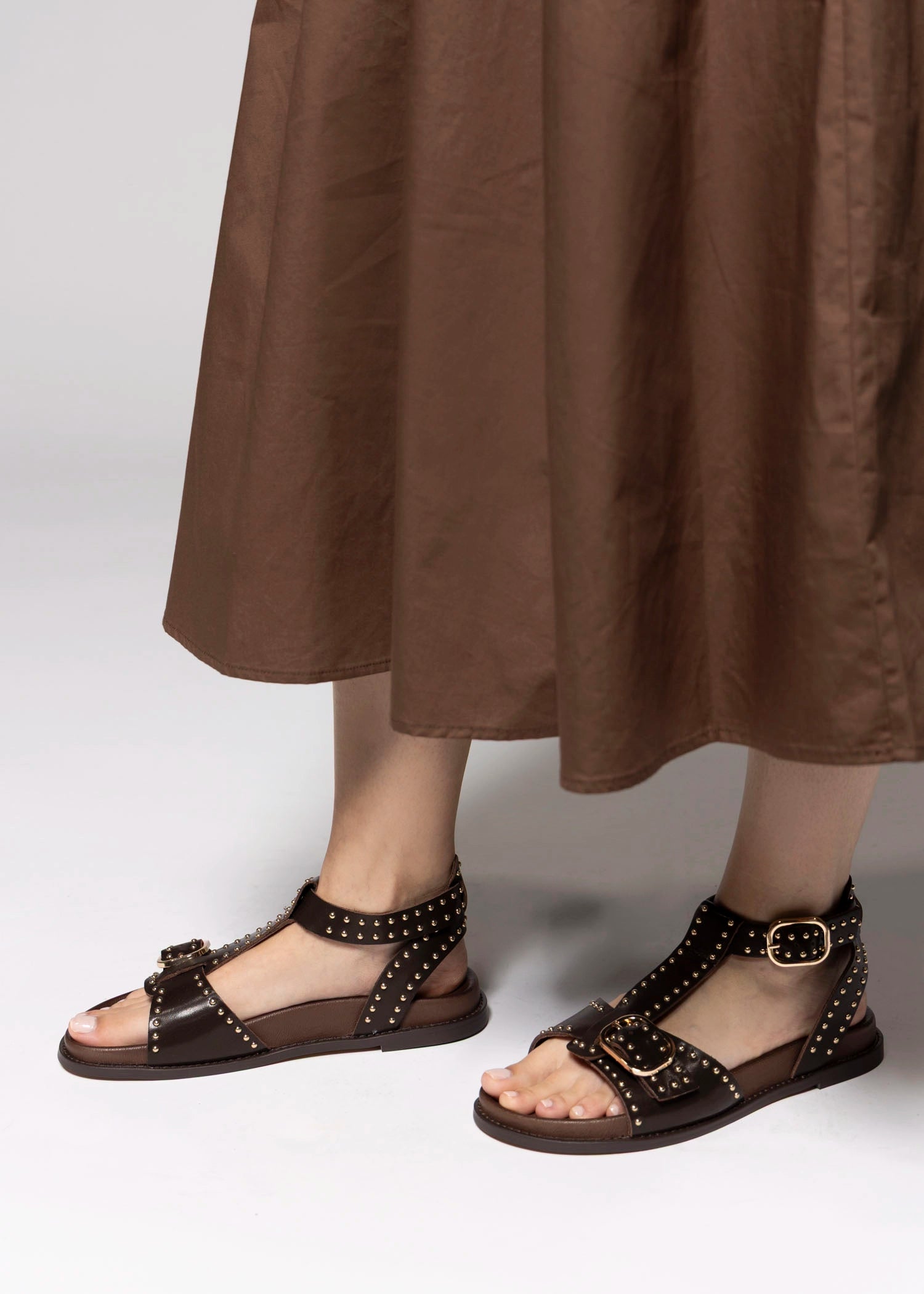 swatch_Brown inuovo studded footbed sandal
