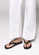 swatch_Black Leather inuovo flat thong sandal