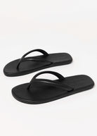 swatch_Black Leather inuovo flat thong sandal