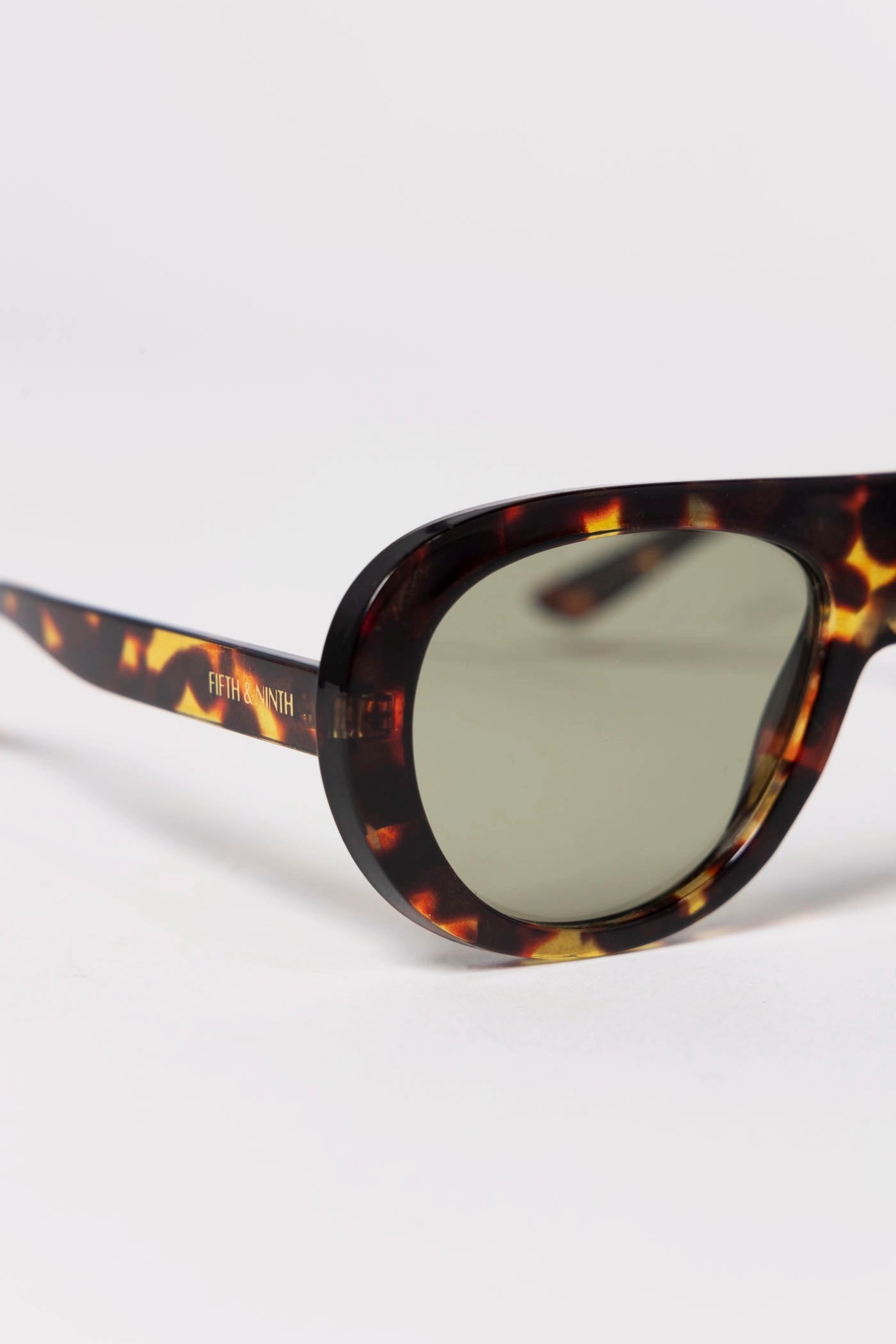 swatch_Tortoise/Green Oceane sunglasses