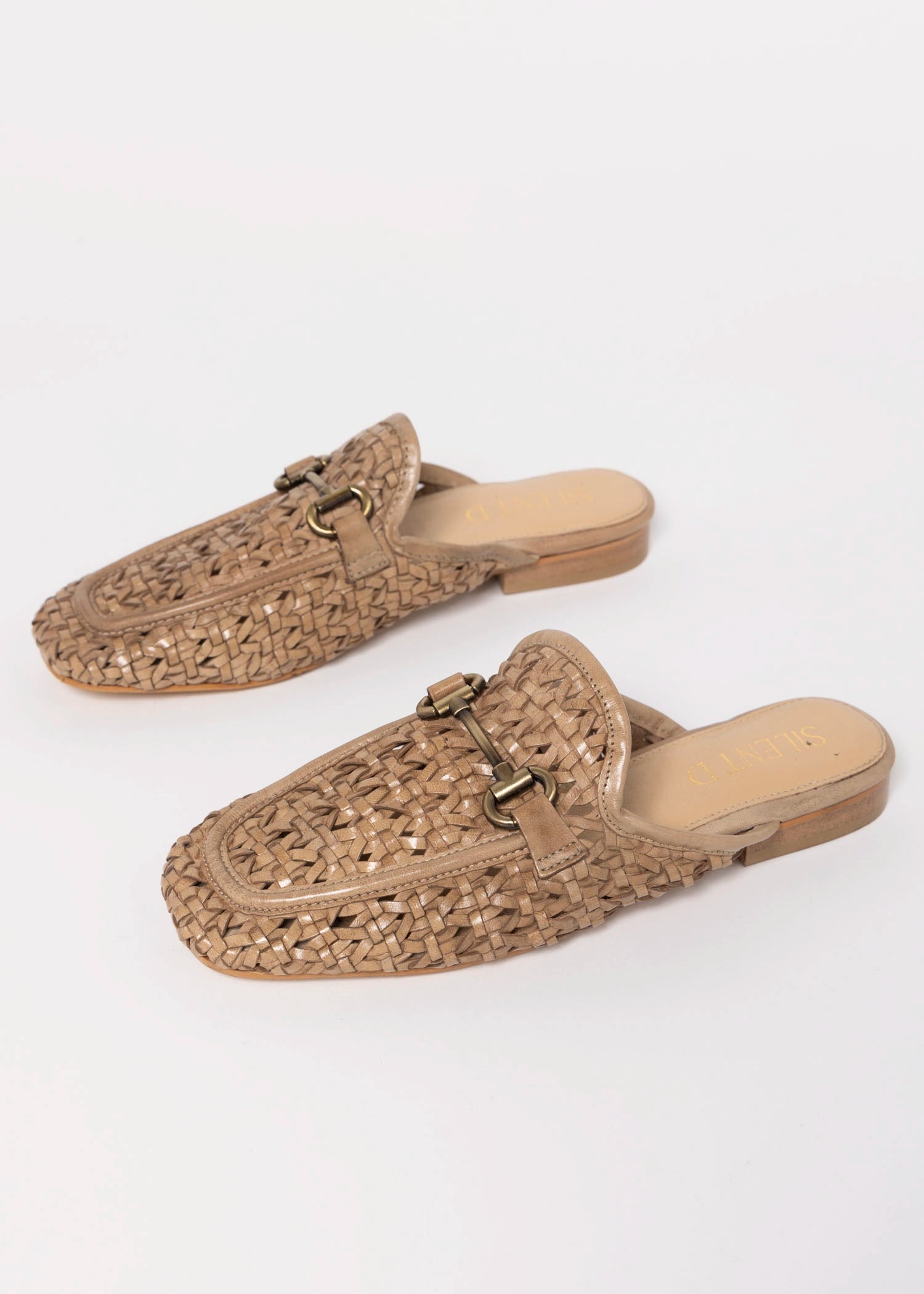 swatch_Skin Leather silent d cora woven mule