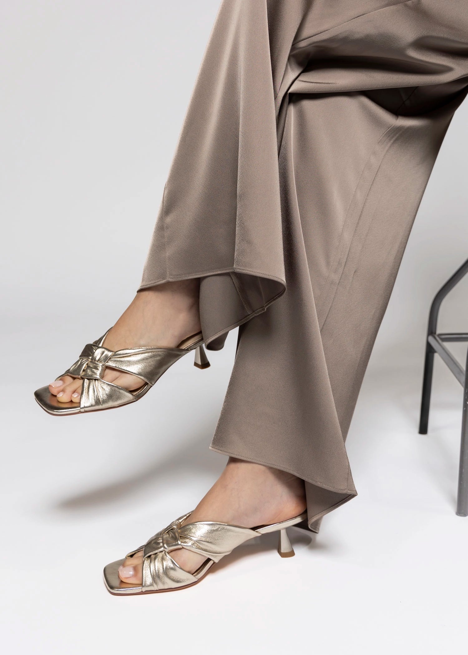 swatch_Gold Leather silent d kineta heeled sandal