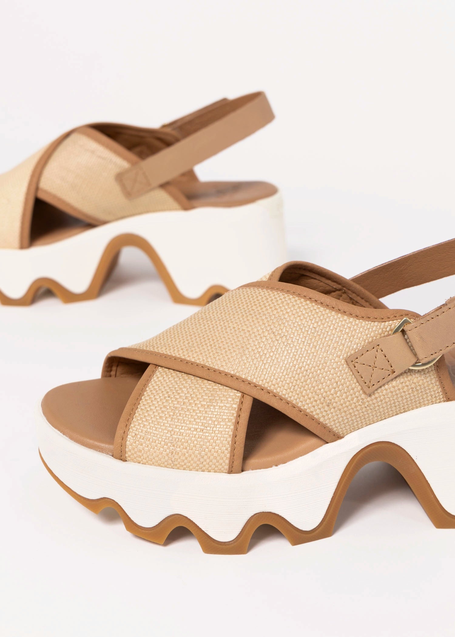 swatch_Beige Raffia sorel kinetic aura platform sandal