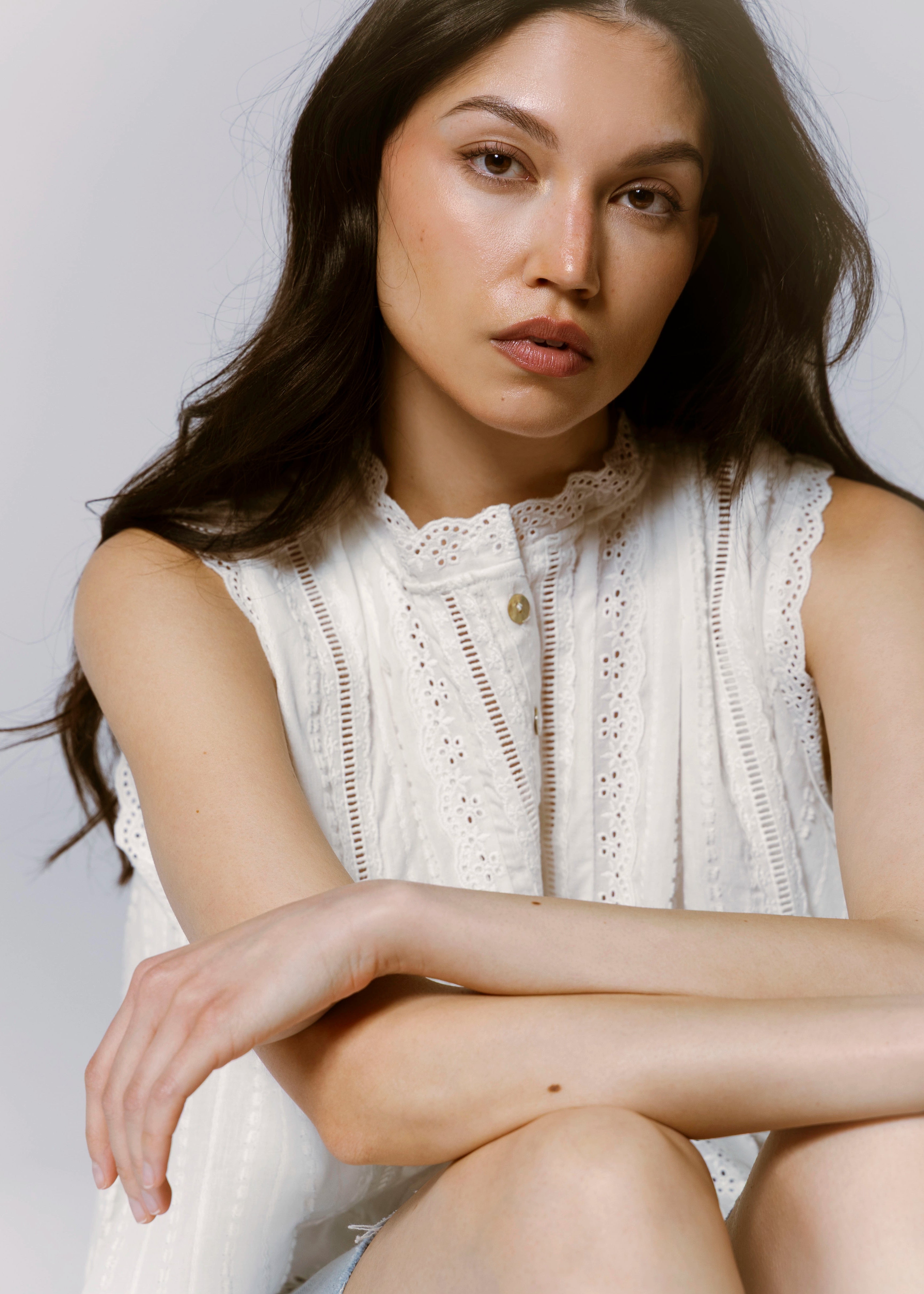 swatch_Off White sleeveless eyelet blouse