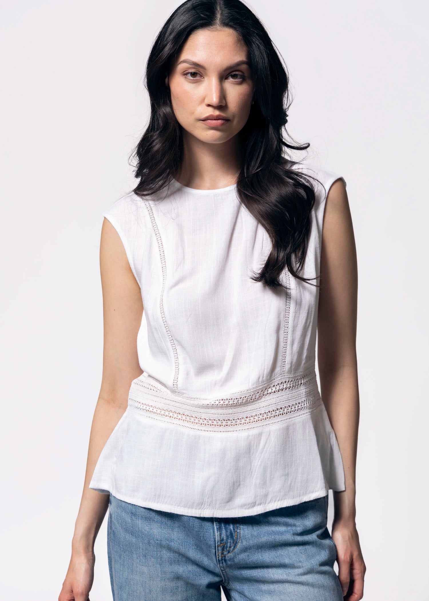 swatch_White kut from the kloth carly lace blouse