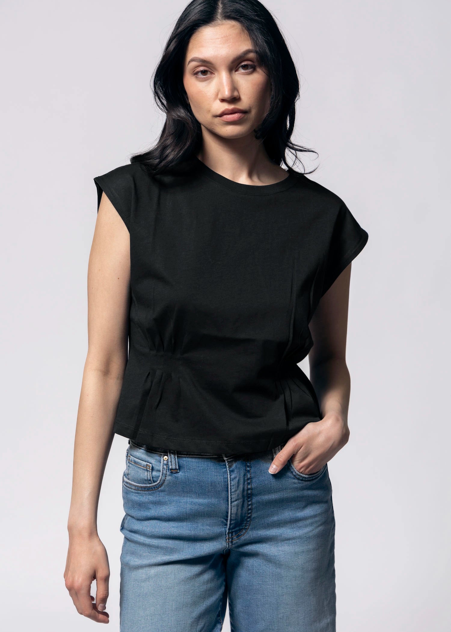 swatch_Black gathered t-shirt