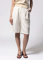 swatch_Cream knee length trouser shorts