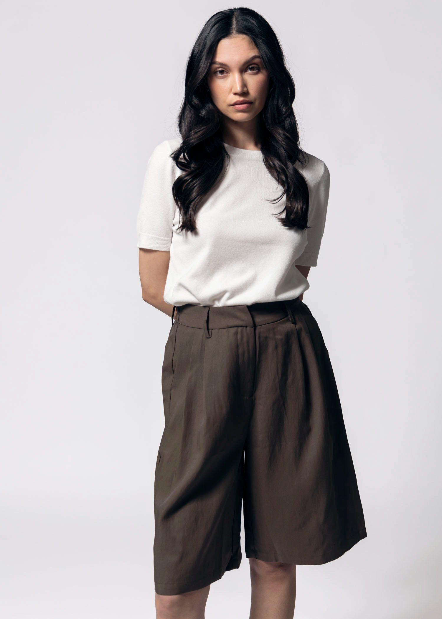 swatch_Brown knee length trouser shorts