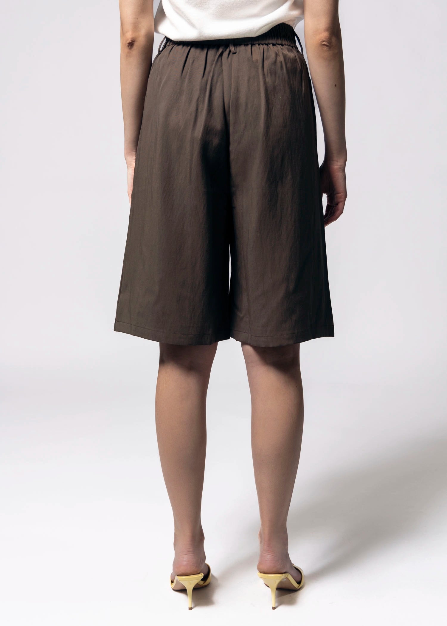 swatch_Brown knee length trouser shorts